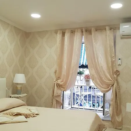 Melissa A Toledo 2 3* נאפולי